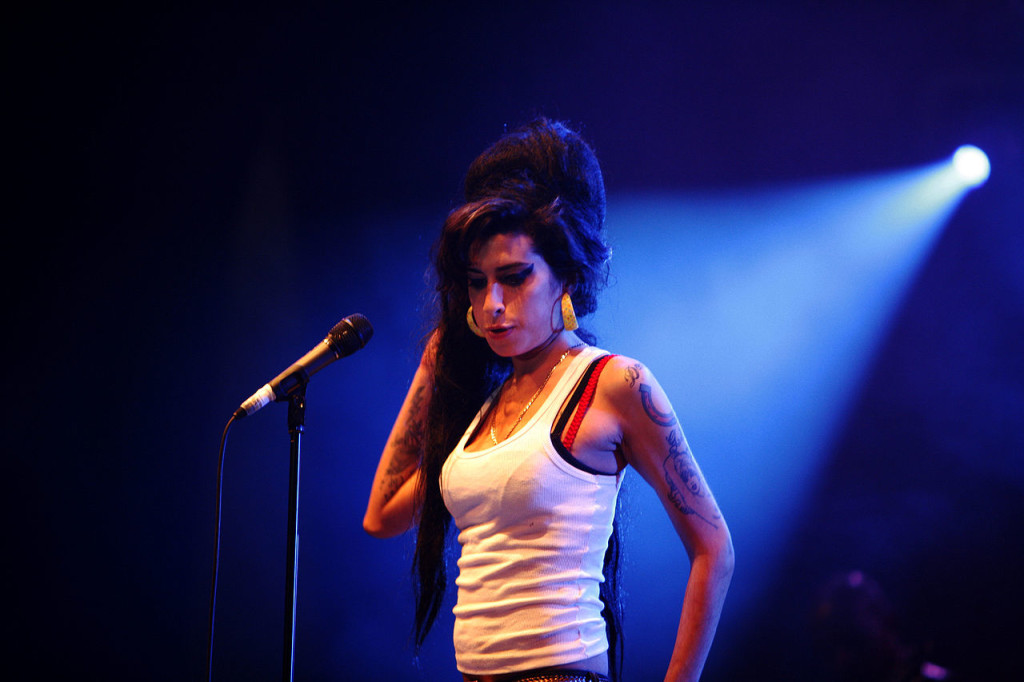 Winehouse performing at the 2007 Eurockéennes. Photo by Rama.