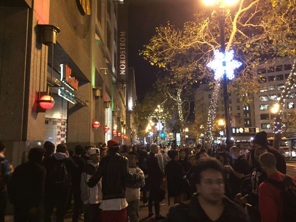 Fire At Westfield Mall Sends Shoppers On The Street