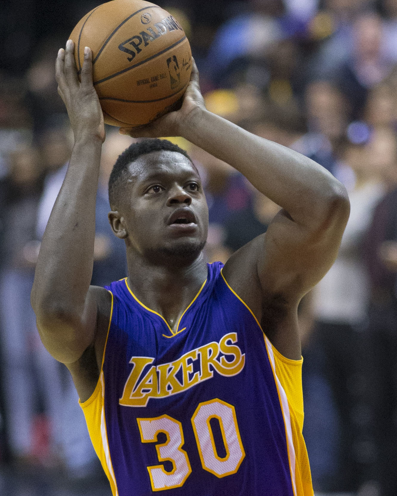 Young Lakers Stumble Against Mavericks