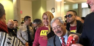Mayor Lee Participants In Annual Turkey Giveaway Event