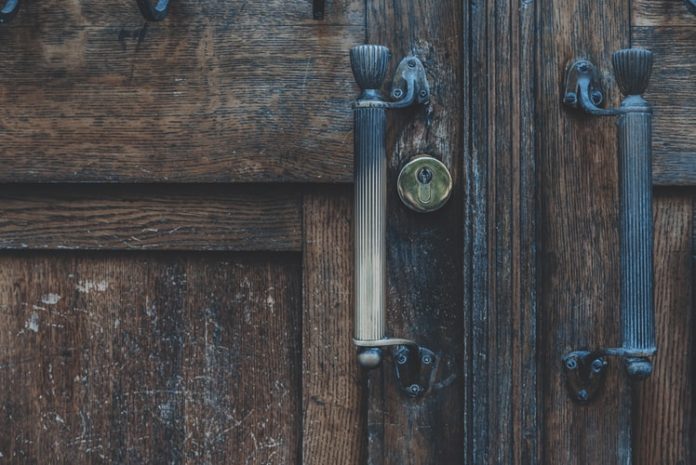 Warning Issued Regarding Fraudulent Door-To-Door Visitors