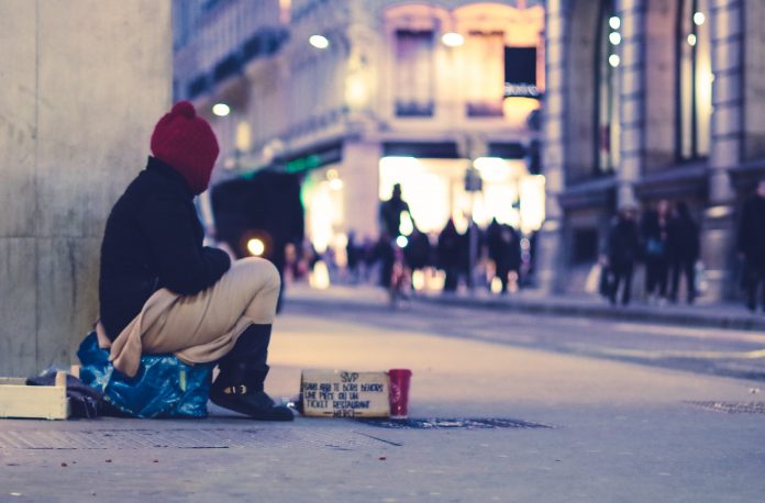 SF Rotary Club Hands Out Face Masks To Homeless