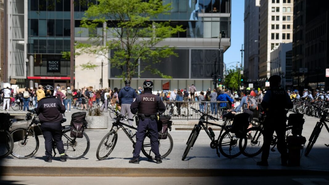 Police in Chicago, by Matt Bero, from Unsplash.com