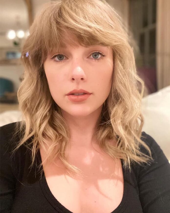 Taylor Swift Sells 2 Million Copies Of New Album