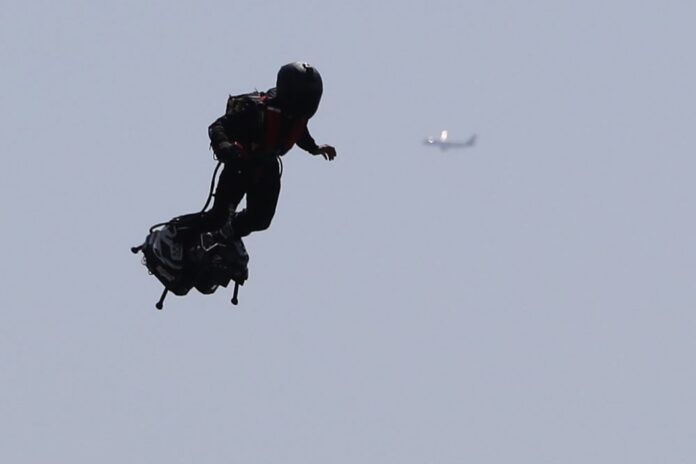Pilots Witness Human 3,000 Feet In The Air In A Jetpack