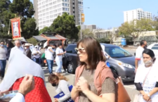 Catholics in outdoor procession take communion, Protest against government discrimination against churches