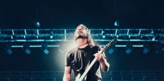 Foo Fighters Rock The Forum With Help From A Friend
