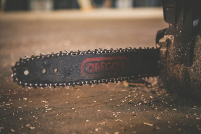 “Texas Chainsaw Massacre” Is A Bloody Mess