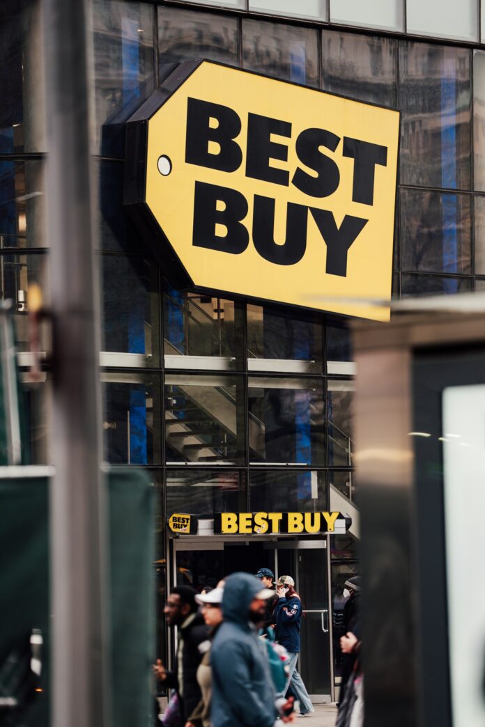 Thieves Spray Best Buy Employees With Mace