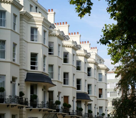 “The Gates” Is A Modest Thriller