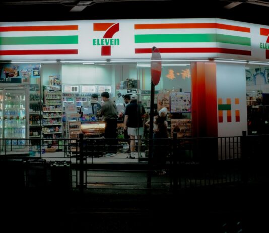 Teens Attacked Inside Hollywood Convenience Store